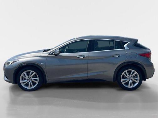 2017 INFINITI QX30 Premium
