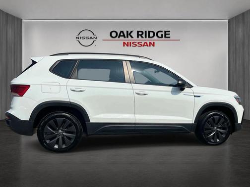 Pure White 2023 Volkswagen Taos 1.5T S