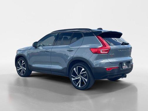 2021 Volvo XC40 T5 R-Design