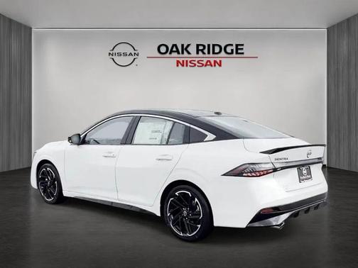 Aspen White Tricoat/Super Black 2026 Nissan Sentra SR