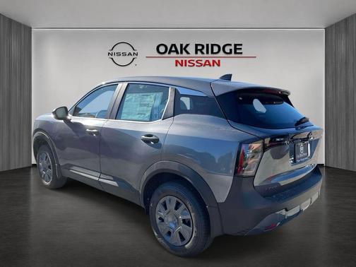 Gun Metallic 2027 Nissan Kicks S