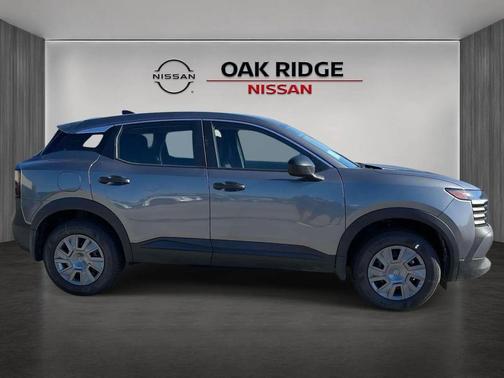 Gun Metallic 2027 Nissan Kicks S