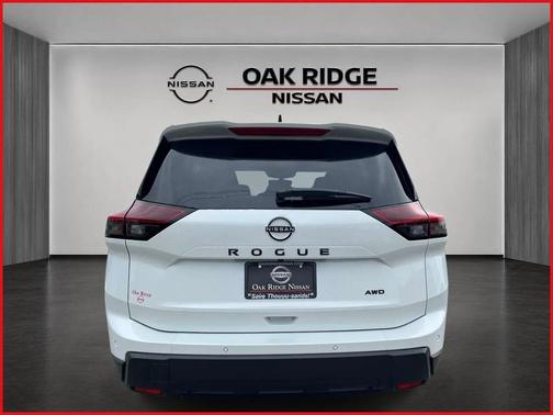Everest White Pearl Tricoat 2026 Nissan Rogue Dark Armor