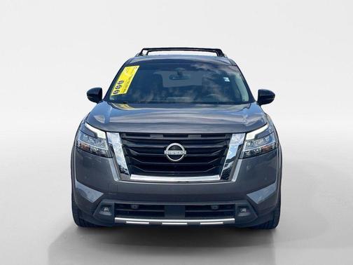 2023 Nissan Pathfinder SL FWD
