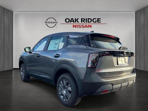 Gun Metallic 2027 Nissan Kicks S