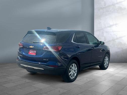 Blue Glow Metallic 2023 Chevrolet Equinox 1LT