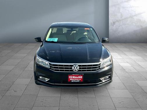 Deep Black Pearl 2017 Volkswagen Passat 1.8T SE w/Technology