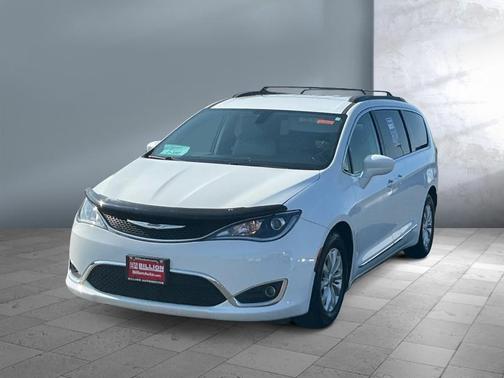Bright White Clearcoat 2017 Chrysler Pacifica Touring-L