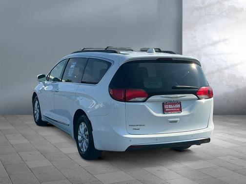 Bright White Clearcoat 2017 Chrysler Pacifica Touring-L