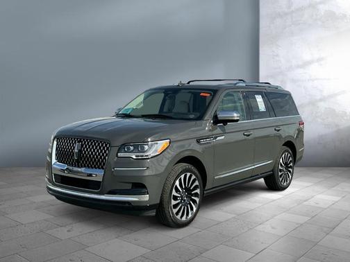 Chroma Caviar Dark Gray Metallic Clearcoat 2022 Lincoln Navigator Black Label