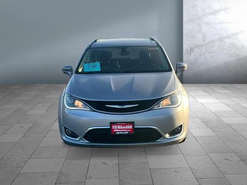 Billet Silver Metallic Clearcoat 2018 Chrysler Pacifica Touring-L Plus