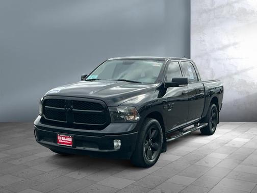 Brilliant Black Crystal Pearlcoat 2019 RAM 1500 Big Horn