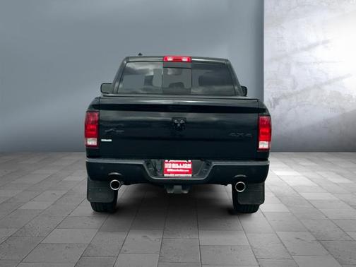 Brilliant Black Crystal Pearlcoat 2019 RAM 1500 Big Horn