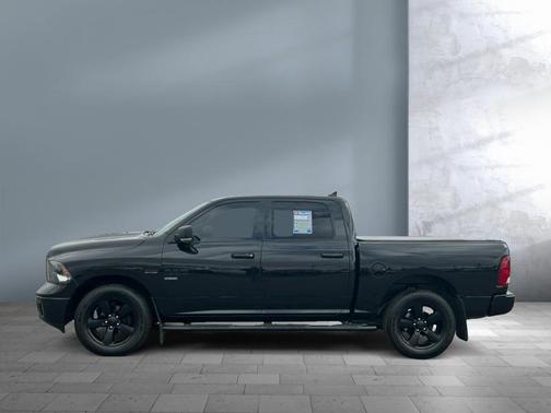 Brilliant Black Crystal Pearlcoat 2019 RAM 1500 Big Horn