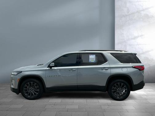 Sterling Gray Metallic 2023 Chevrolet Traverse RS