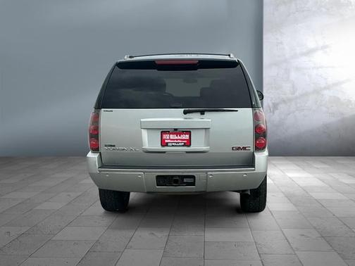 Pure Silver Metallic 2011 GMC Yukon XL Denali