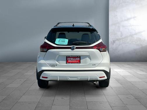 Aspen White/Super Black 2021 Nissan Kicks SR