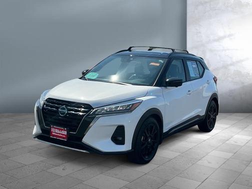 Aspen White/Super Black 2021 Nissan Kicks SR
