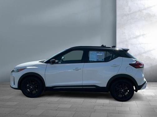 Aspen White/Super Black 2021 Nissan Kicks SR