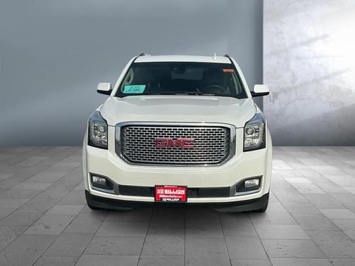 White Frost Tricoat 2017 GMC Yukon XL Denali