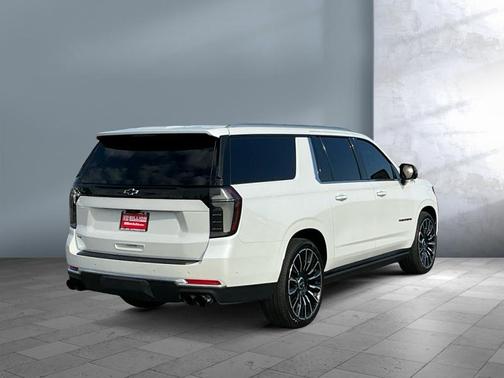 Iridescent Pearl Tricoat 2025 Chevrolet Suburban 4WD High Country