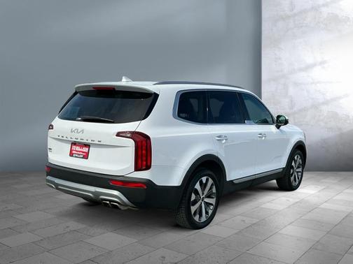 Glacial White Pearl 2022 Kia Telluride S