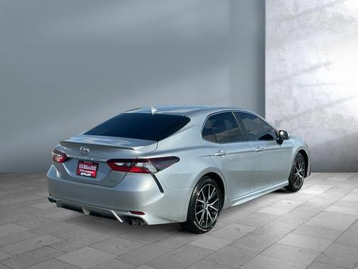 Celestial Silver Metallic 2023 Toyota Camry SE