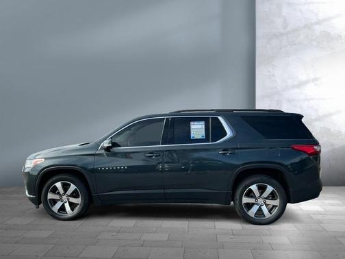 Graphite Metallic 2020 Chevrolet Traverse LT Leather