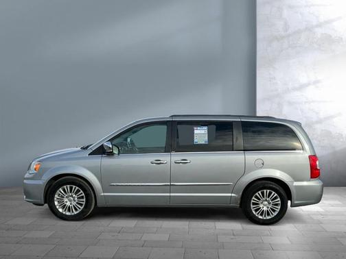 2013 Chrysler Town & Country Touring-L