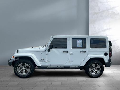Bright White Clearcoat 2017 Jeep Wrangler Unlimited Sahara