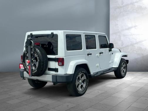 Bright White Clearcoat 2017 Jeep Wrangler Unlimited Sahara