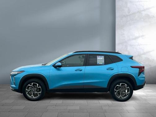 Marina Blue Metallic 2025 Chevrolet Trax LT