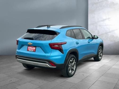 Marina Blue Metallic 2025 Chevrolet Trax LT