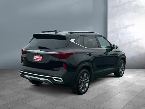 Cherry Black 2022 Kia Seltos S