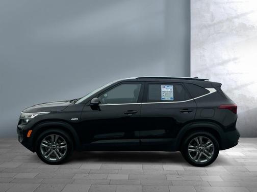 Cherry Black 2022 Kia Seltos S
