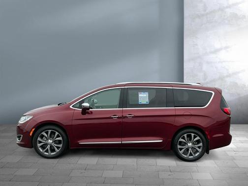 Velvet Red Pearlcoat 2019 Chrysler Pacifica Limited