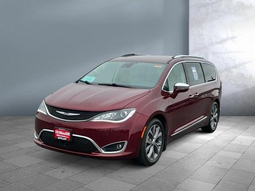 Velvet Red Pearlcoat 2019 Chrysler Pacifica Limited