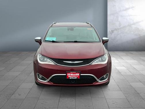 Velvet Red Pearlcoat 2019 Chrysler Pacifica Limited