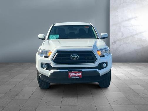 White 2022 Toyota Tacoma SR5