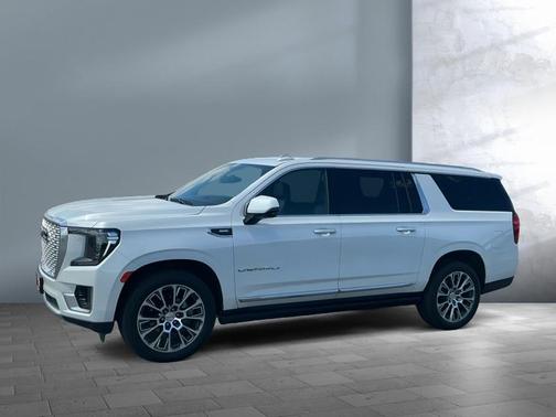 White Frost Tricoat 2022 GMC Yukon XL Denali