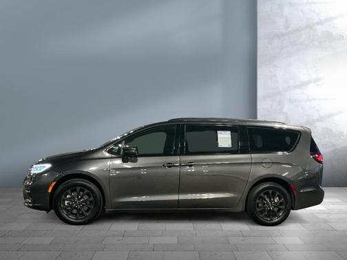 2021 Chrysler Pacifica Touring-L