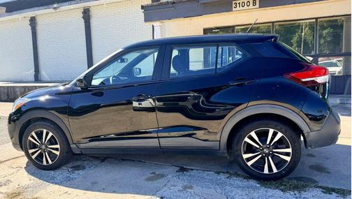 Super Black 2019 Nissan Kicks SV