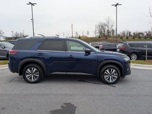 2024 Nissan Pathfinder SL 4WD