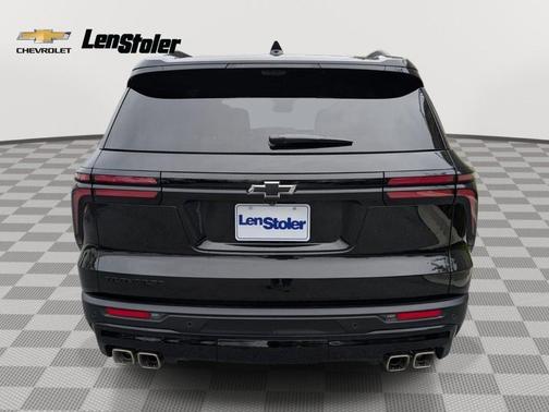 Mosaic Black Metallic 2026 Chevrolet Traverse LT