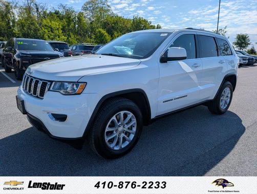 Bright White Clearcoat 2021 Jeep Grand Cherokee Laredo