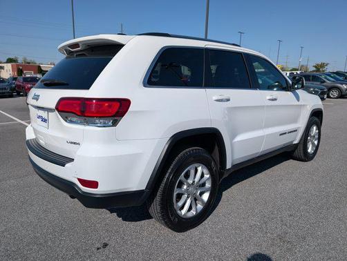 Bright White Clearcoat 2021 Jeep Grand Cherokee Laredo