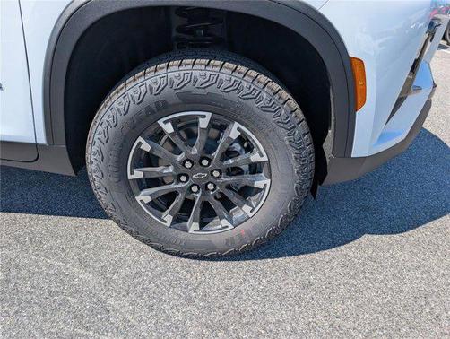 Polar White Tricoat 2026 Chevrolet Traverse AWD Z71