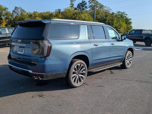 2025 Chevrolet Suburban 4WD High Country