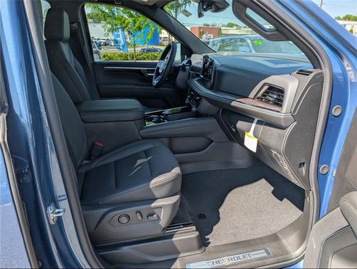 Lakeshore Blue Metallic 2026 Chevrolet Suburban LT