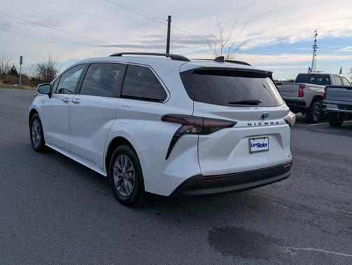 2023 Toyota Sienna XLE